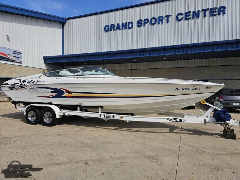 Slide: The Image of 2005 Formula 292 FASTech boat on trailer at Grand Sport Center. - 15
