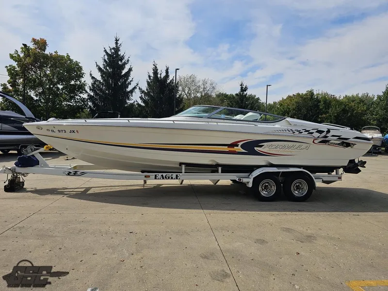 Slide: The Image of 2005 Formula 292 FASTech speedboat on trailer, parked outdoors. - 19