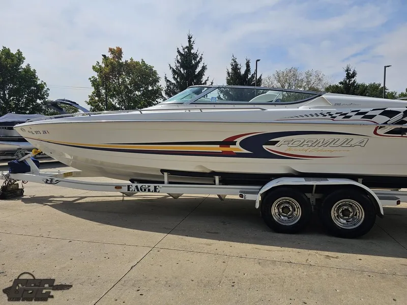 Slide: The Image of 2005 Formula 292 FASTech boat on trailer, side view, outdoors. - 20