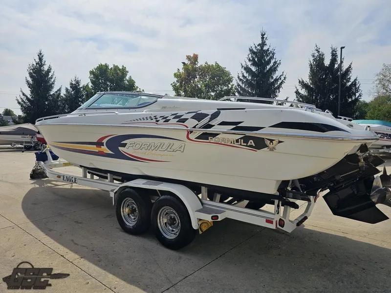 Slide: The Image of 2005 Formula 292 FASTech boat on trailer, parked outdoors. - 27