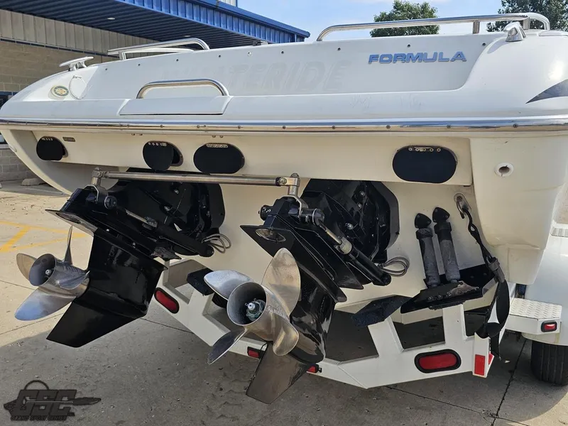 Slide: The Image of 2005 Formula 292 FASTech boat with dual propellers, rear view. - 31