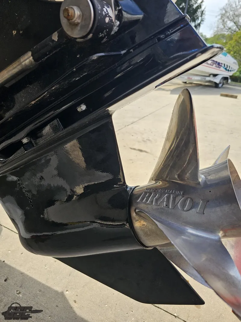 Slide: The Image of Close-up of 2005 Formula 292 FASTech boat propeller and drive system. - 32