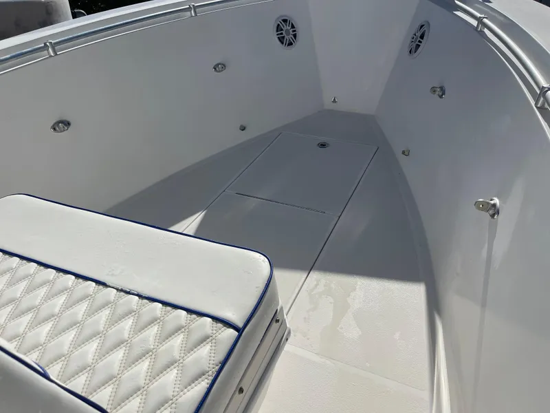 Slide: The Image of 2004 Contender 21 Open boat interior with white seating and deck. - 9