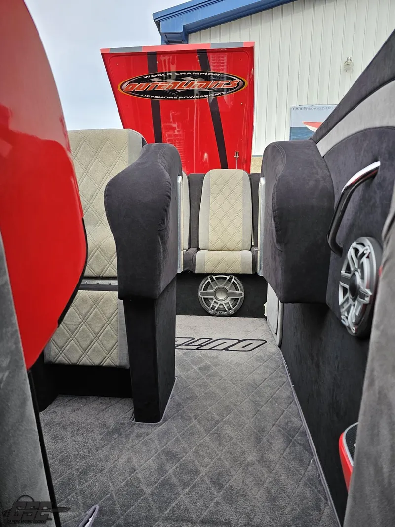 Slide: The Image of Outerlimits 52 SL 2010 - 112