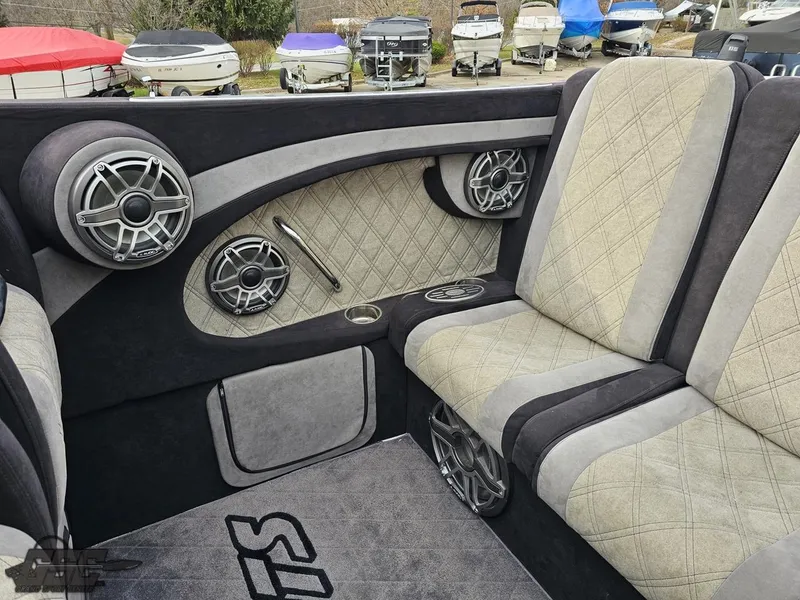 Slide: The Image of Outerlimits 52 SL 2010 - 59