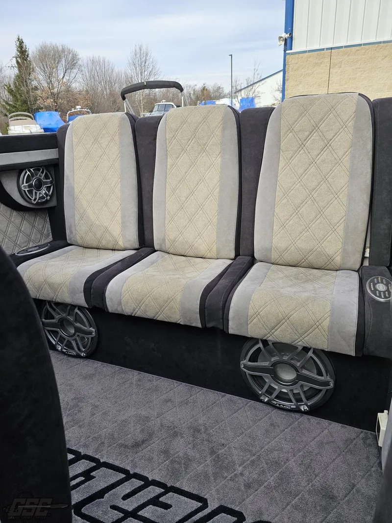 Slide: The Image of Outerlimits 52 SL 2010 - 63