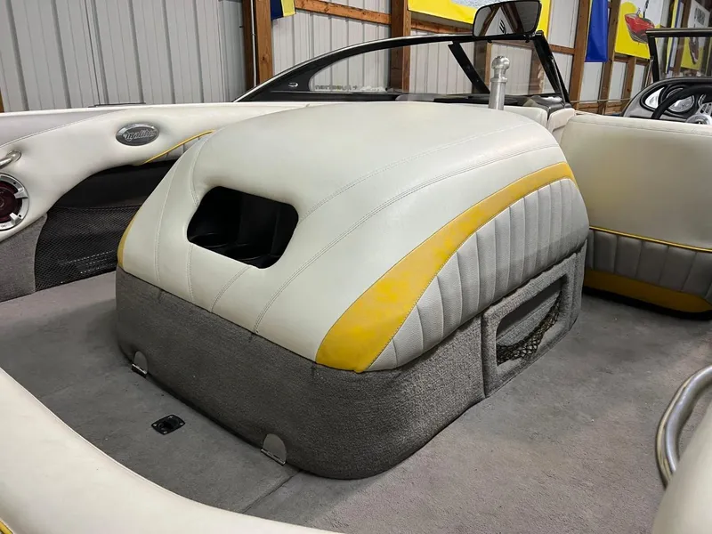 Slide: The Image of 2004 Malibu 20 Response LXI boat interior with white and yellow upholstery. - 6