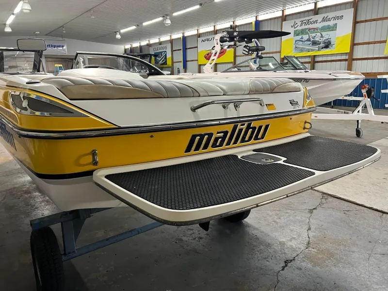 Slide: The Image of 2004 Malibu 20 Response LXI boat in showroom, yellow and white design. - 8