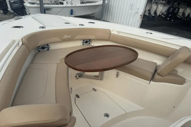 Slide: The Image of Scout 300 Lxf 2020 - 19