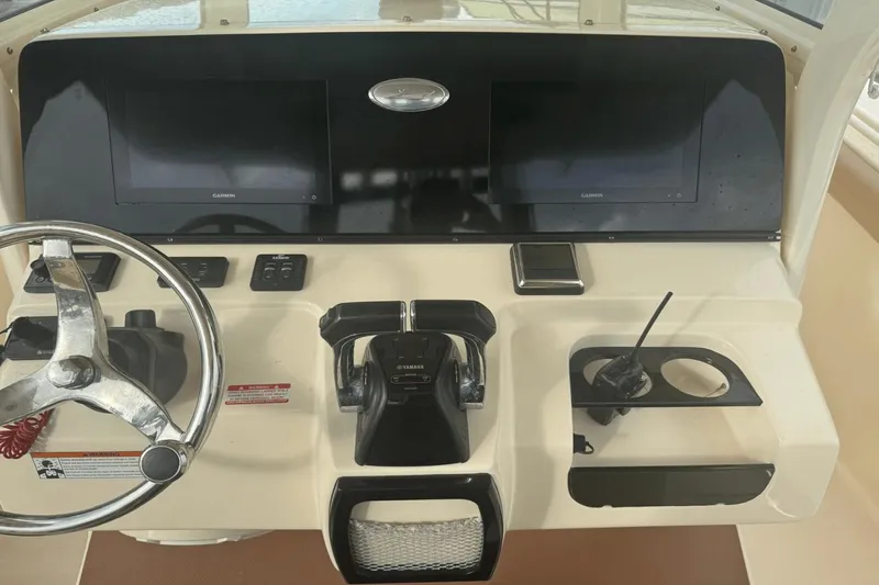 Slide: The Image of Scout 300 Lxf 2020 - 22