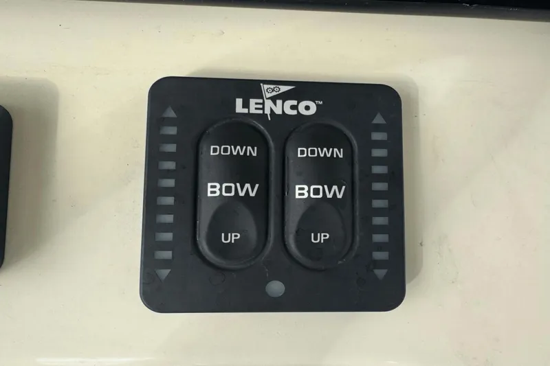 Slide: The Image of Scout 300 Lxf 2020 - 26