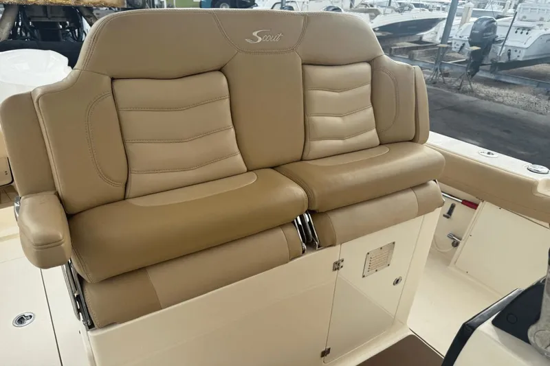 Slide: The Image of Scout 300 Lxf 2020 - 32