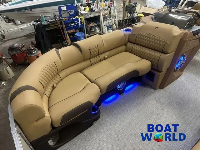 Slide: The Image of Tahoe Cascade 2385 Quad Lounge Shift SS Tritoon & Honda 2025 - 10