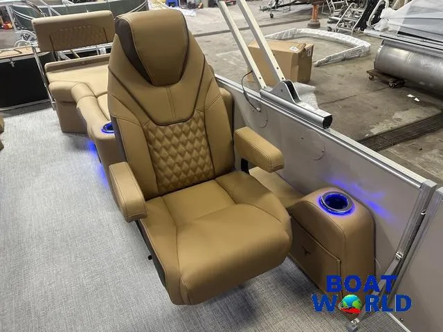 Slide: The Image of Tahoe Cascade 2385 Quad Lounge Shift SS Tritoon & Honda 2025 - 12