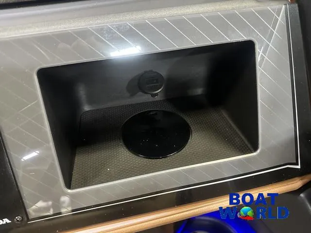 Slide: The Image of Tahoe Cascade 2385 Quad Lounge Shift SS Tritoon & Honda 2025 - 19