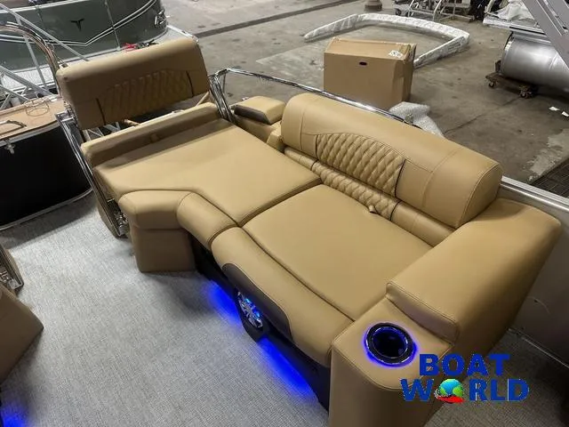 Slide: The Image of Tahoe Cascade 2385 Quad Lounge Shift SS Tritoon & Honda 2025 - 22