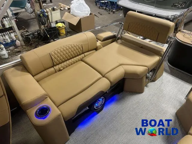 Slide: The Image of Tahoe Cascade 2385 Quad Lounge Shift SS Tritoon & Honda 2025 - 23