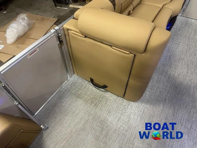 Slide: The Image of Tahoe Cascade 2385 Quad Lounge Shift SS Tritoon & Honda 2025 - 28