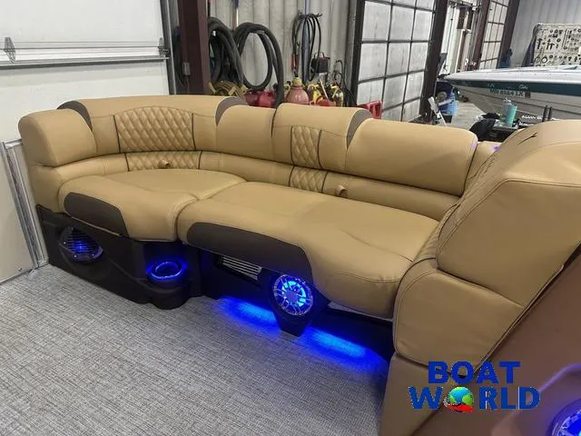 Slide: The Image of Tahoe Cascade 2385 Quad Lounge Shift SS Tritoon & Honda 2025 - 31