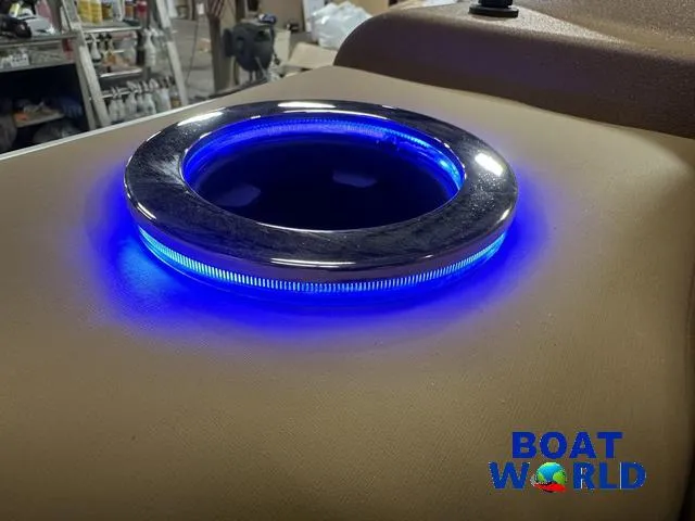 Slide: The Image of Tahoe Cascade 2385 Quad Lounge Shift SS Tritoon & Honda 2025 - 39