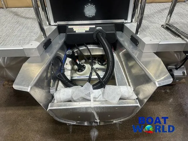 Slide: The Image of Tahoe Cascade 2385 Quad Lounge Shift SS Tritoon & Honda 2025 - 49