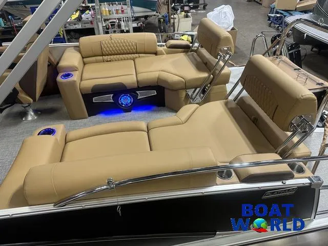 Slide: The Image of Tahoe Cascade 2385 Quad Lounge Shift SS Tritoon & Honda 2025 - 5