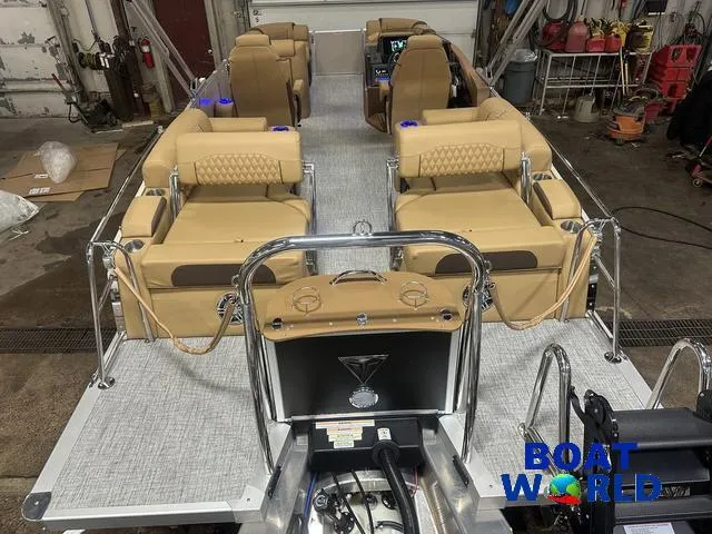 Slide: The Image of Tahoe Cascade 2385 Quad Lounge Shift SS Tritoon & Honda 2025 - 8