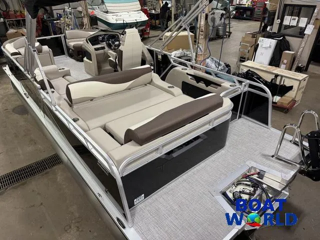 Slide: The Image of 2025 Tahoe LTZ 2385 Swingback pontoon boat with Honda 4-Stroke EFI engine in showroom. - 43