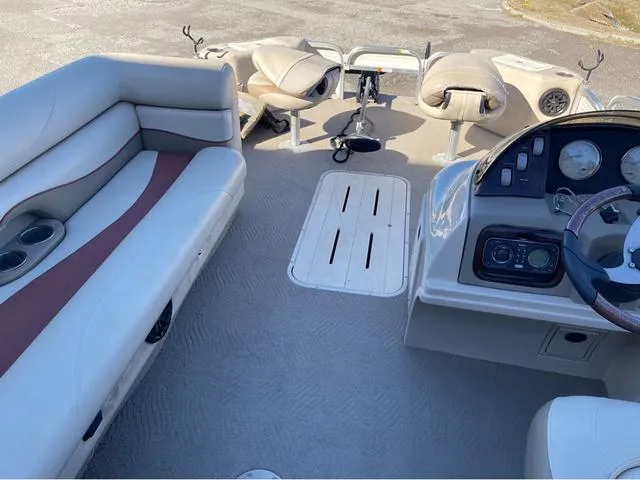 Slide: The Image of Interior of 2009 G3 LX 322FC boat with seating and control panel. - 13