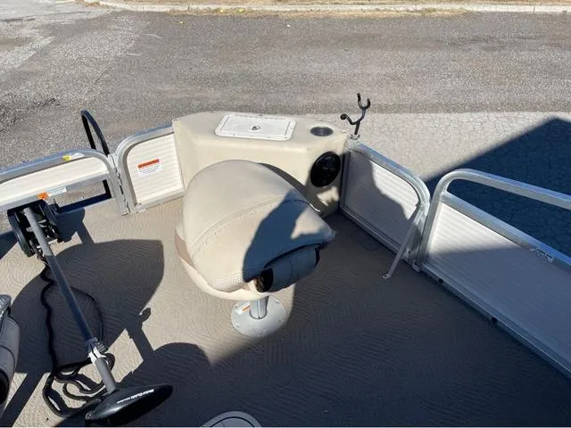 Slide: The Image of 2009 G3 LX 322FC boat interior with beige seating and fishing rod holder. - 7