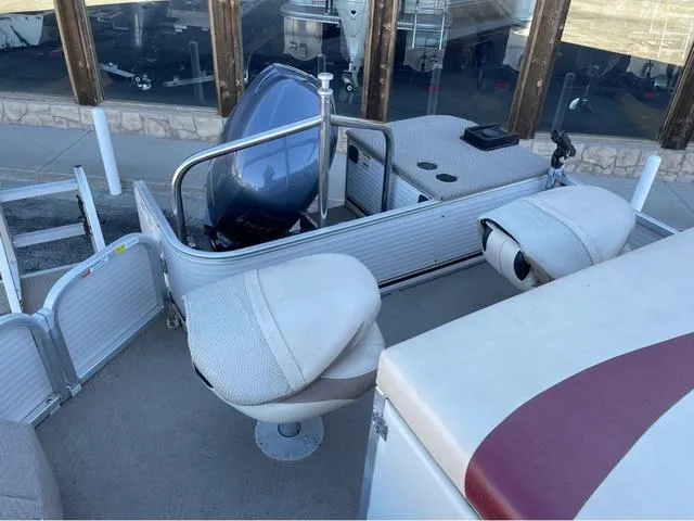 Slide: The Image of 2009 G3 LX 322FC pontoon boat interior with seating and motor. - 9