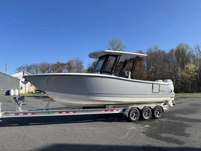 Slide: The Image of Robalo Center Console R270 2025 - 4