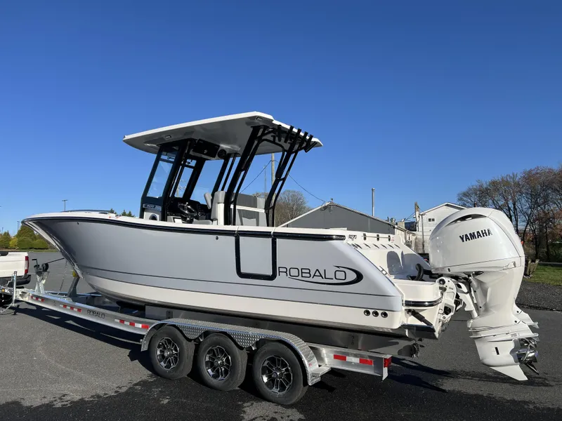 Slide: The Image of Robalo Center Console R270 2025 - 5