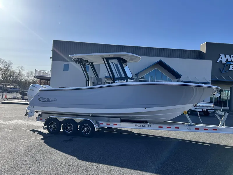 Slide: The Image of Robalo Center Console R270 2025 - 6