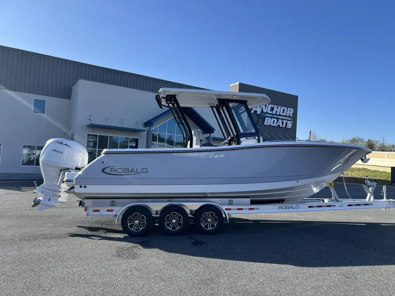 Slide: The Image of Robalo Center Console R270 2025 - 7