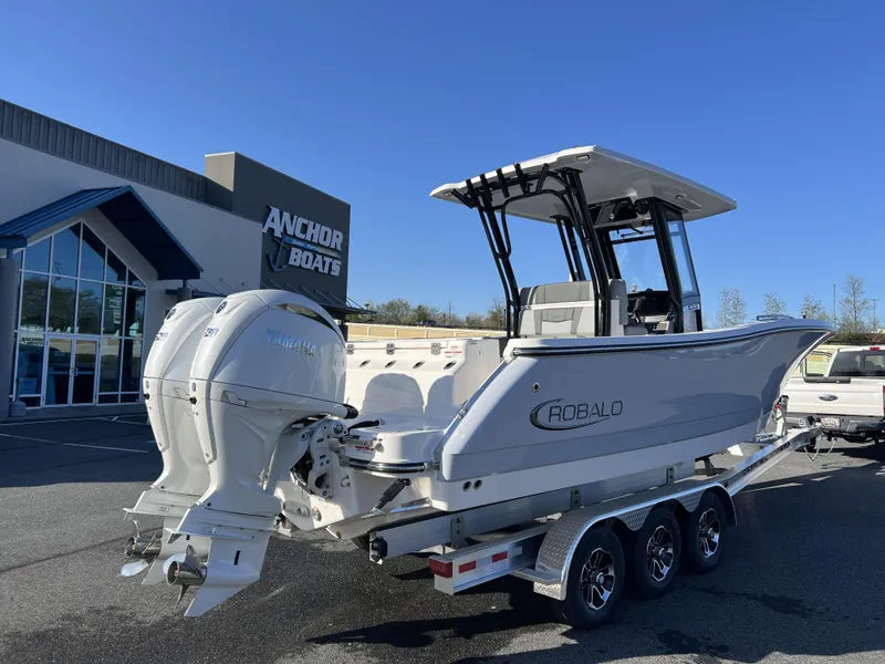 Slide: The Image of Robalo Center Console R270 2025 - 8