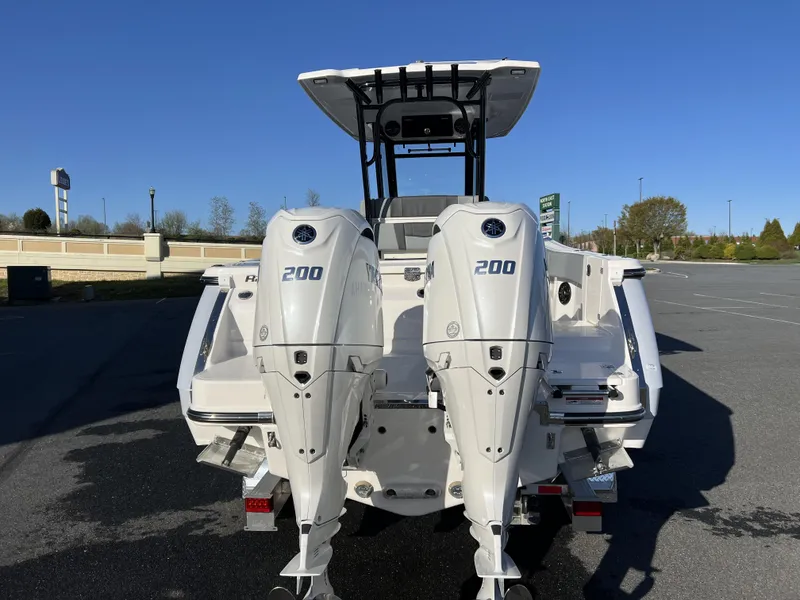 Slide: The Image of Robalo Center Console R270 2025 - 9