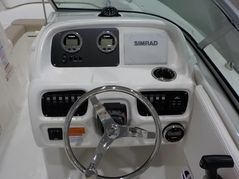 Slide: The Image of Robalo Dual Console R207 2025 - 9