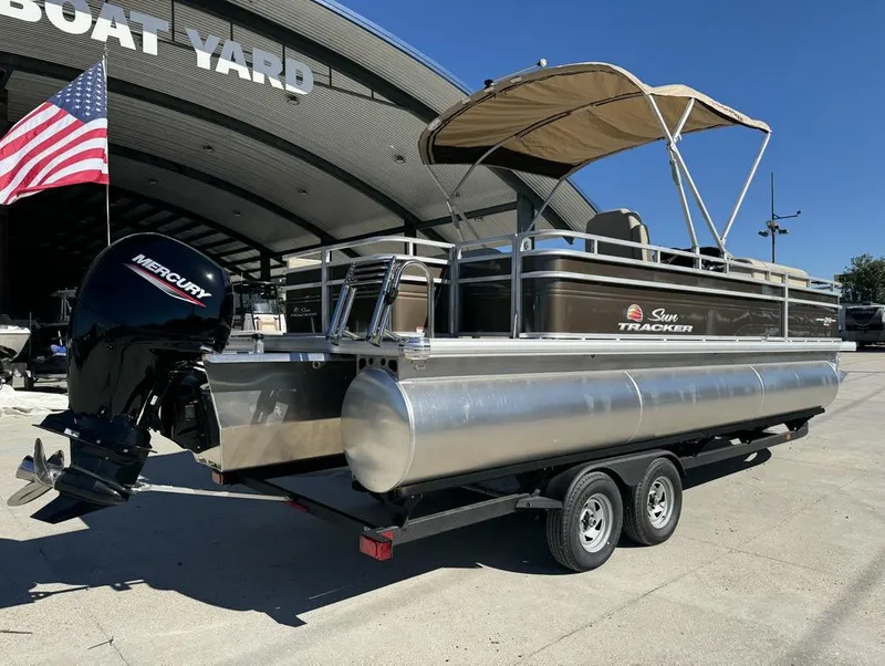 Slide: The Image of Sun Tracker Sportfish 24 XP3 2025 - 15