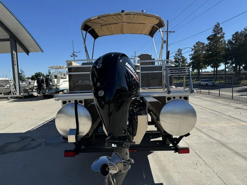 Slide: The Image of Sun Tracker Sportfish 24 XP3 2025 - 16