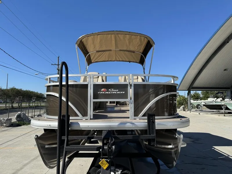 Slide: The Image of Sun Tracker Sportfish 24 XP3 2025 - 6