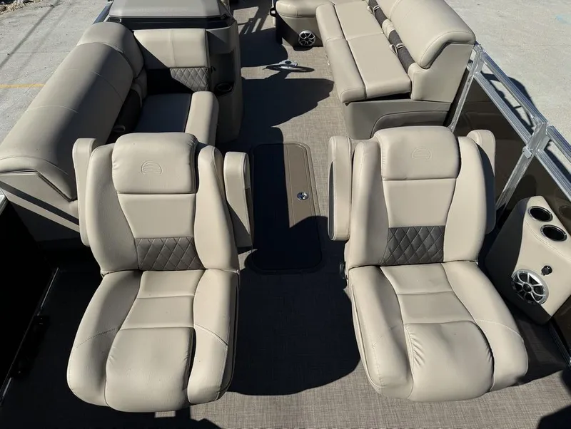 Slide: The Image of Sun Tracker Sportfish 24 XP3 2025 - 9