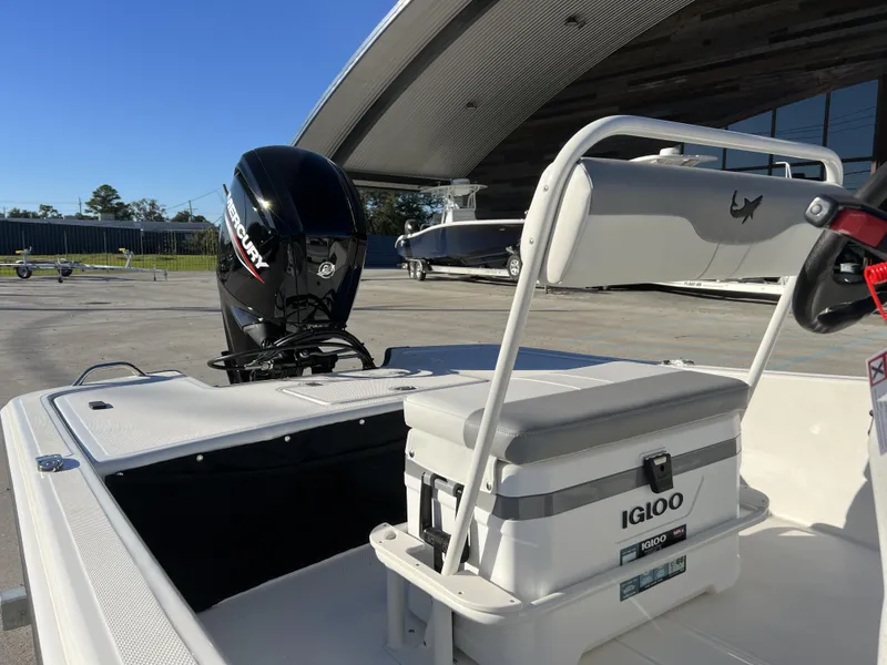 Slide: The Image of Mako Pro Skiff 17 CC 2025 - 11