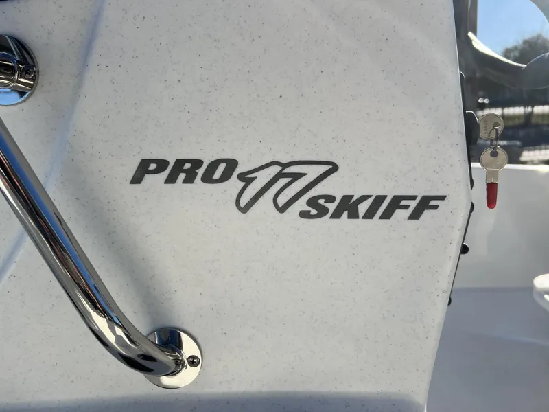 Slide: The Image of Mako Pro Skiff 17 CC 2025 - 14