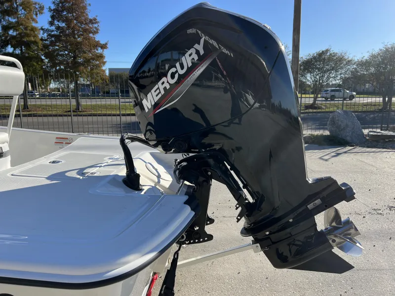 Slide: The Image of Mako Pro Skiff 17 CC 2025 - 16