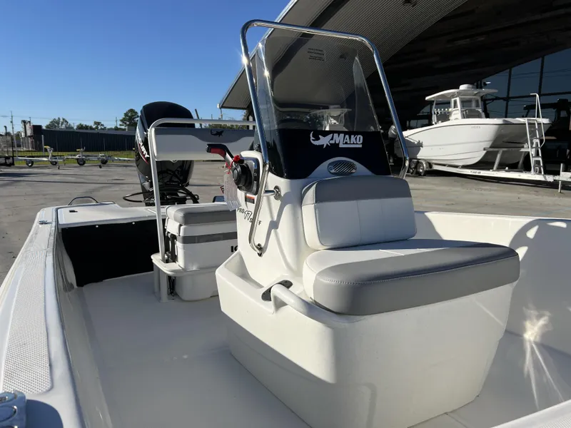 Slide: The Image of Mako Pro Skiff 17 CC 2025 - 7