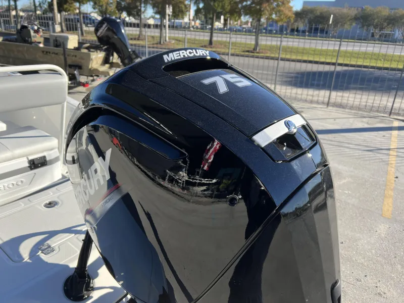 Slide: The Image of Mako Pro Skiff 17 CC 2025 - 9