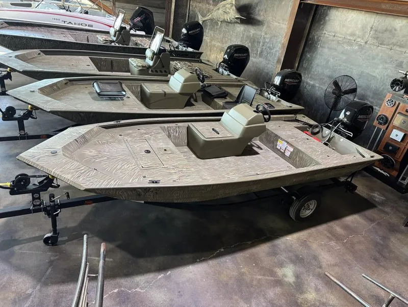 Slide: The Image of Tracker Grizzly 1648 SC 2024 - 7