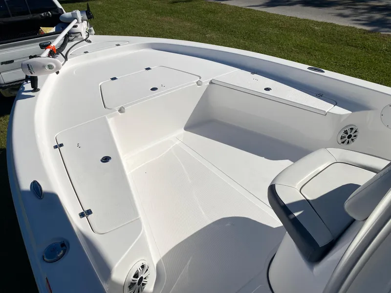 Slide: The Image of Tidewater 2400 Bay Max 2018 - 76