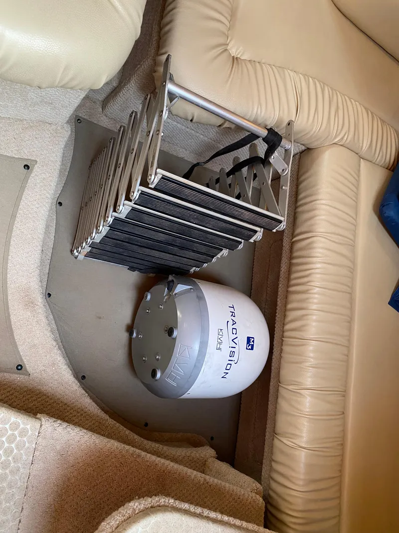 Slide: The Image of Sea Ray 380 Sundancer 2000 interior with satellite TV equipment and foldable ladder. - 45